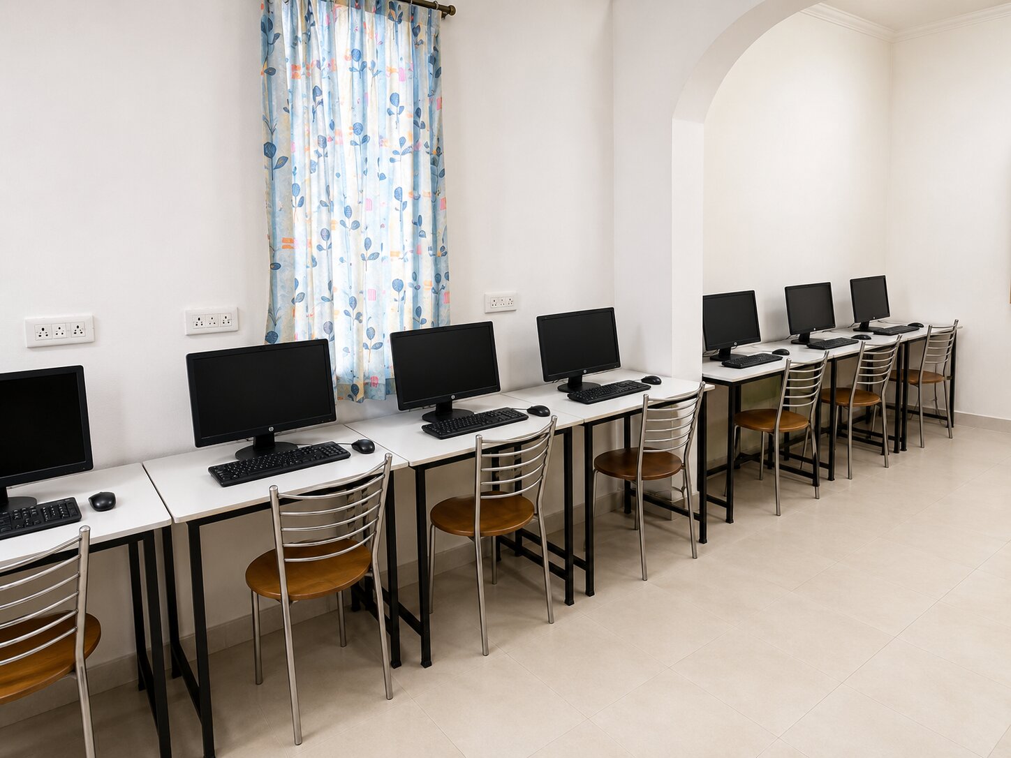 Students at computers in the DIIT lab